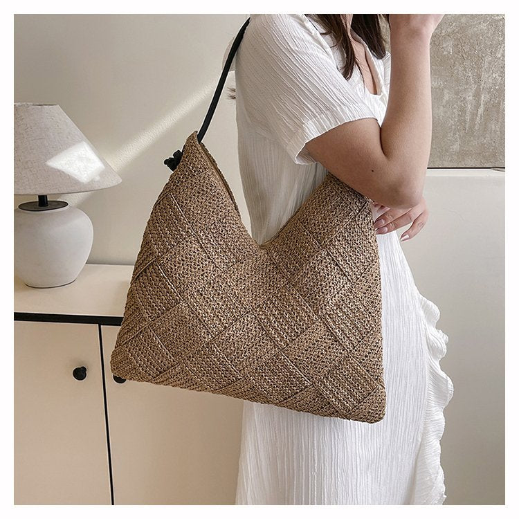 Dune Triangle Woven Paper Shoulder Bag — close-up of triangle weave